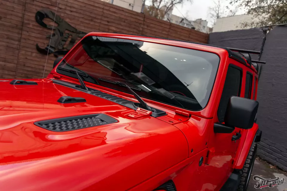 Кузовной ремонт яркого Jeep Wrangler
